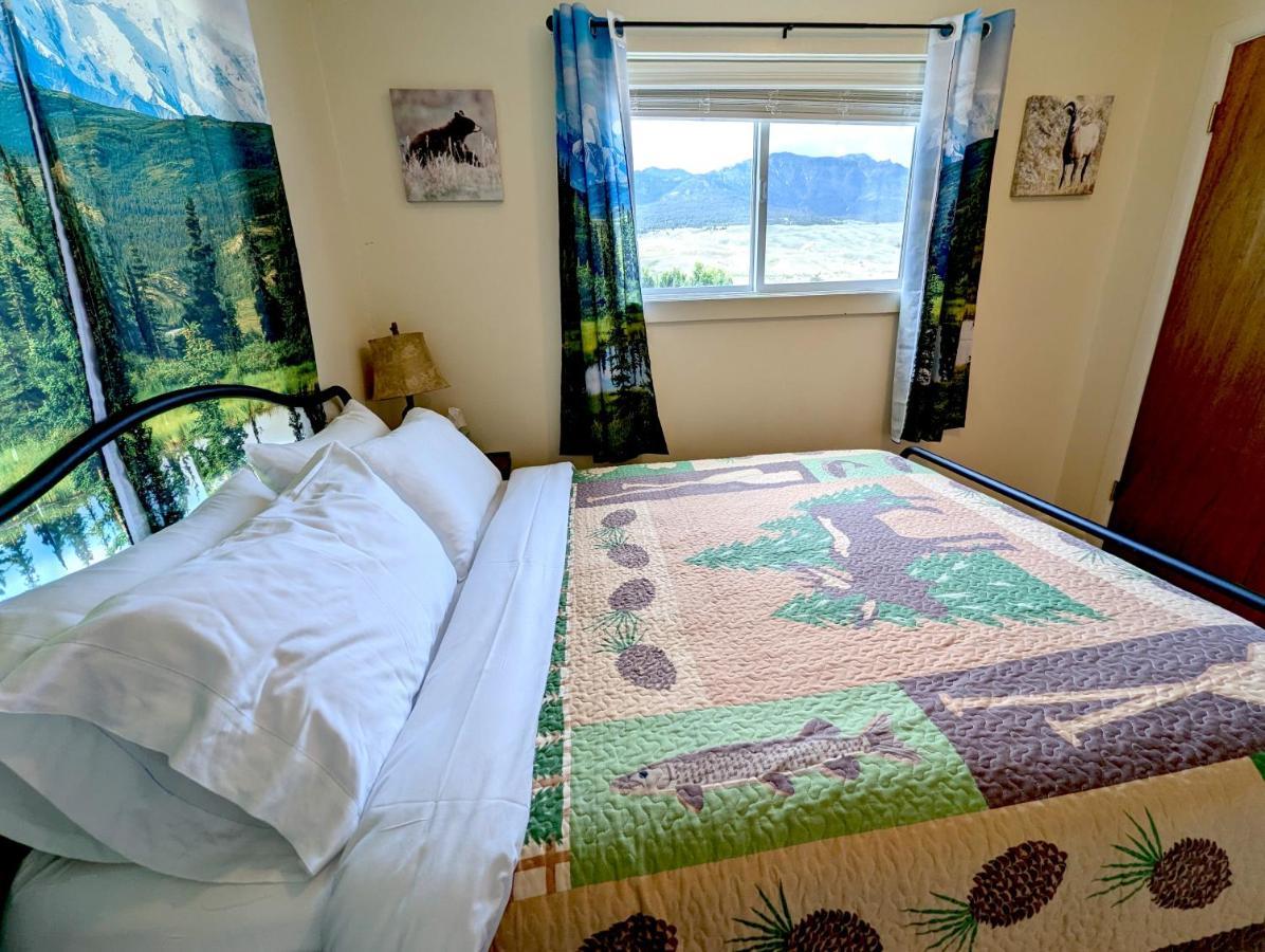 Yellowstone Treasure Guesthouses On The River Гардинер Экстерьер фото