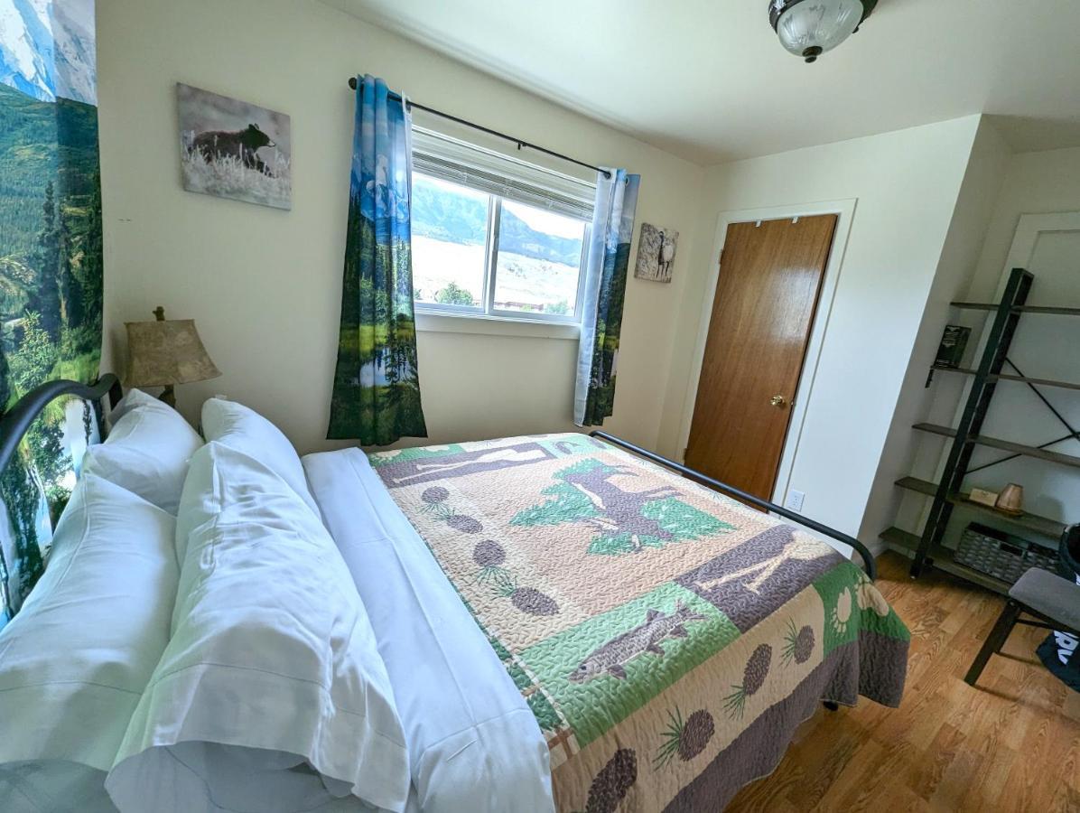 Yellowstone Treasure Guesthouses On The River Гардинер Экстерьер фото